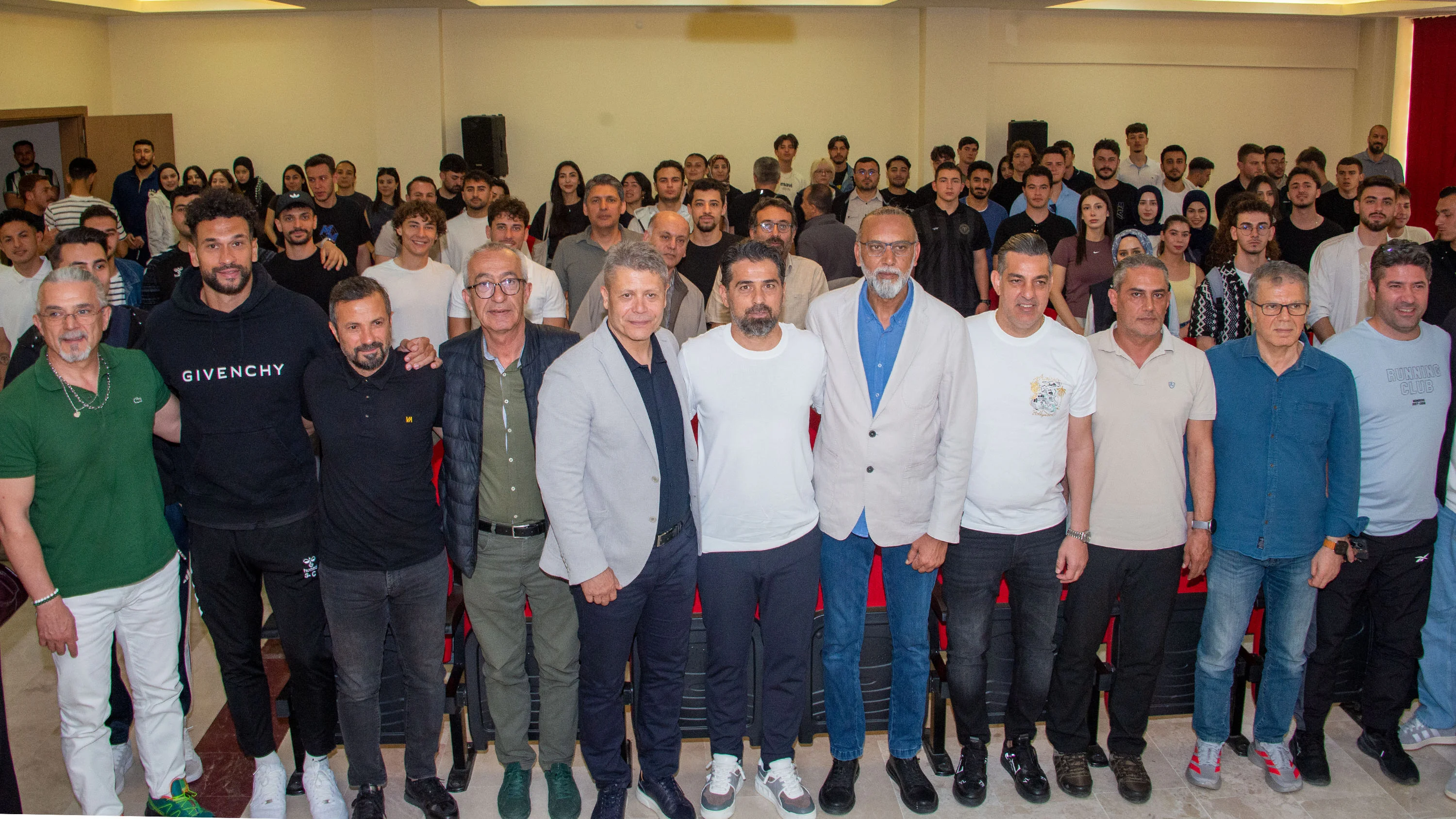 Teknik Direktör İlhan Palut ve ekibi, Selçuk Üniversitesi öğrencileriyle buluştu